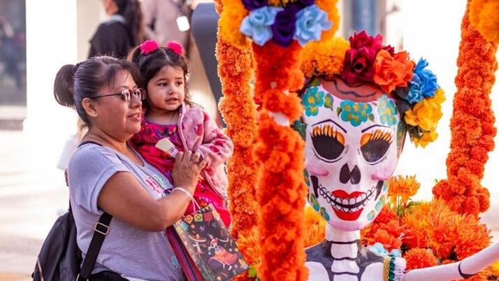 Free Day of the Dead events accessible by Metro buses or trains